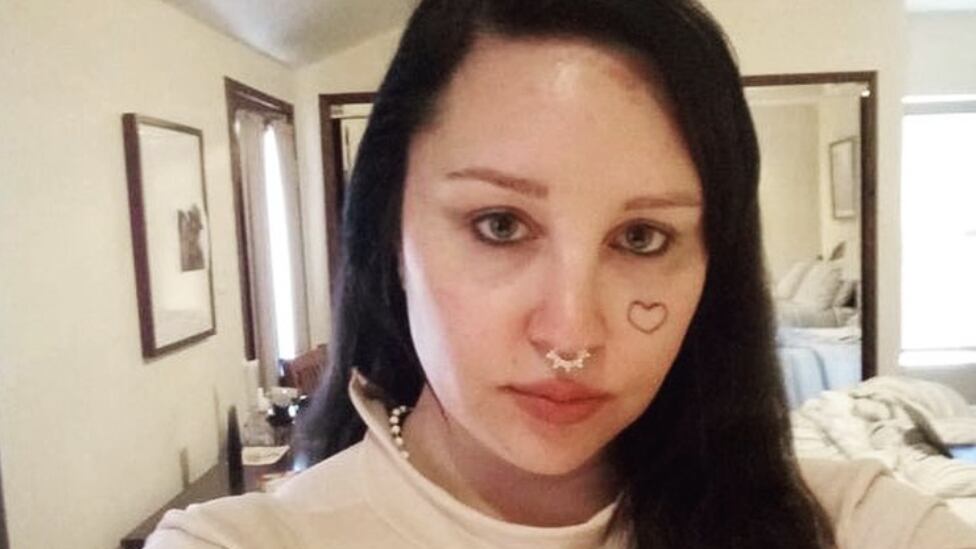 La actriz Amanda Bynes es internada en un psiquiátrico tras ser sorprendida vagando desnuda por las calles