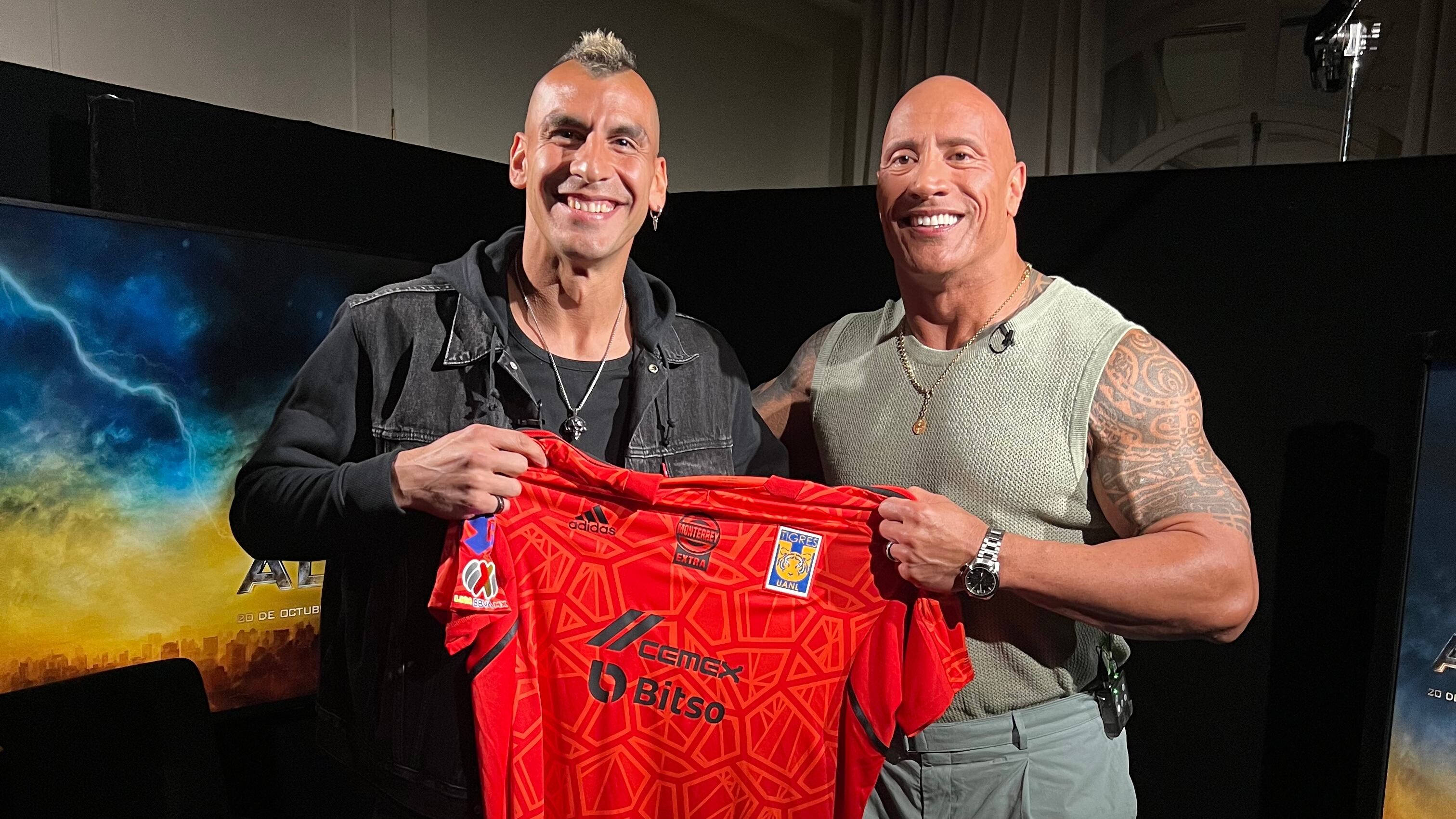 Nahuel Guzmán y “La Roca” Dwayne Johnson