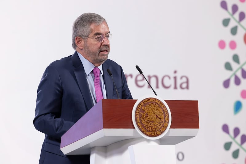 #PolíticaConfidencial Juan Ramón de la Fuente se toma pausa en protección a migrantes