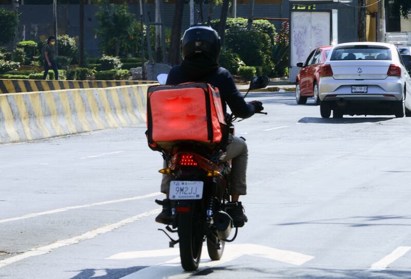 Repartidor en motocicleta
