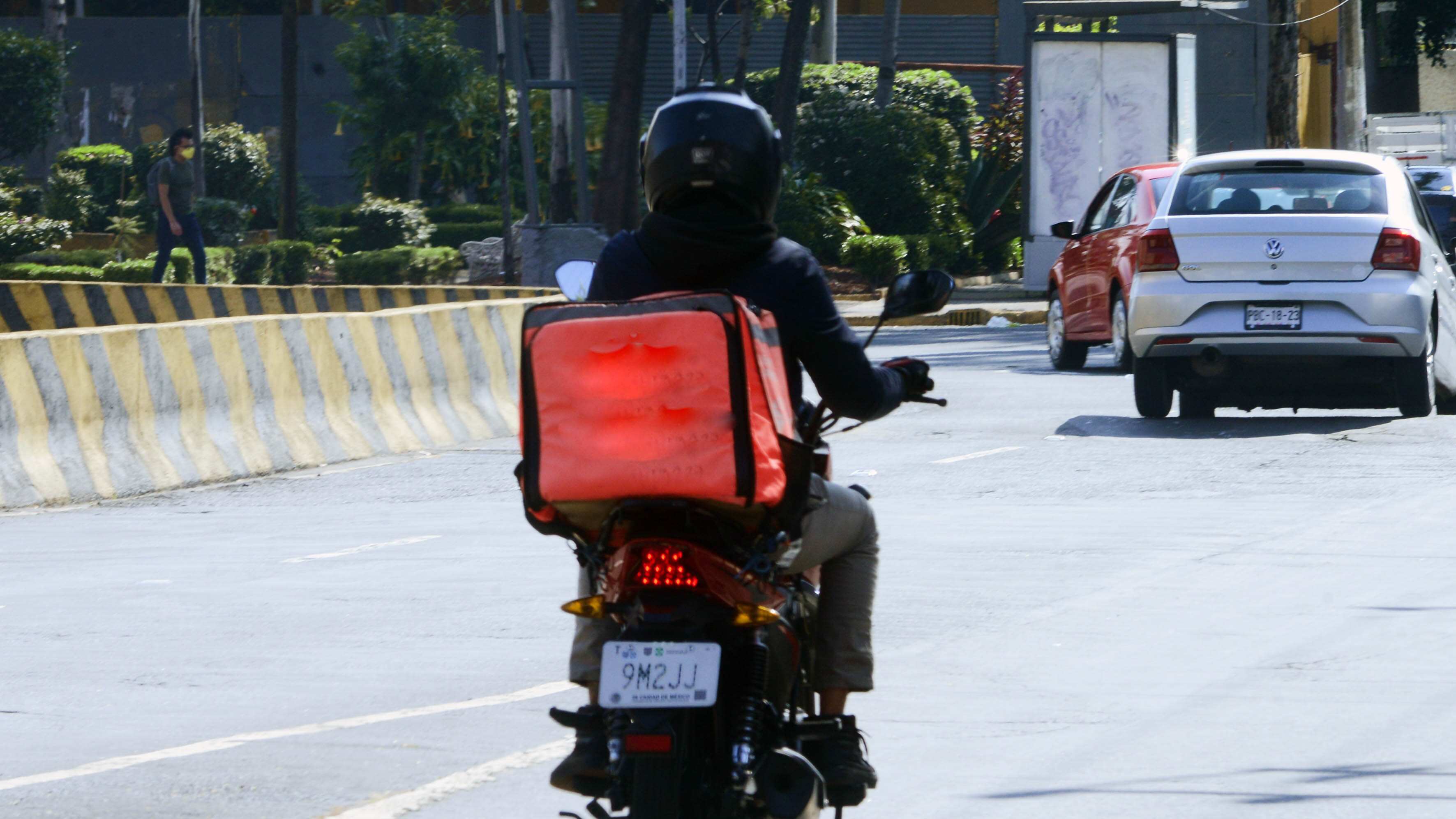 Repartidor en motocicleta