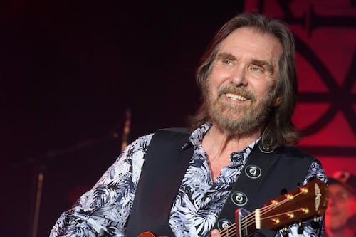 Muere Dennis Locorriere, voz legendaria de Dr. Hook, a los 76 años