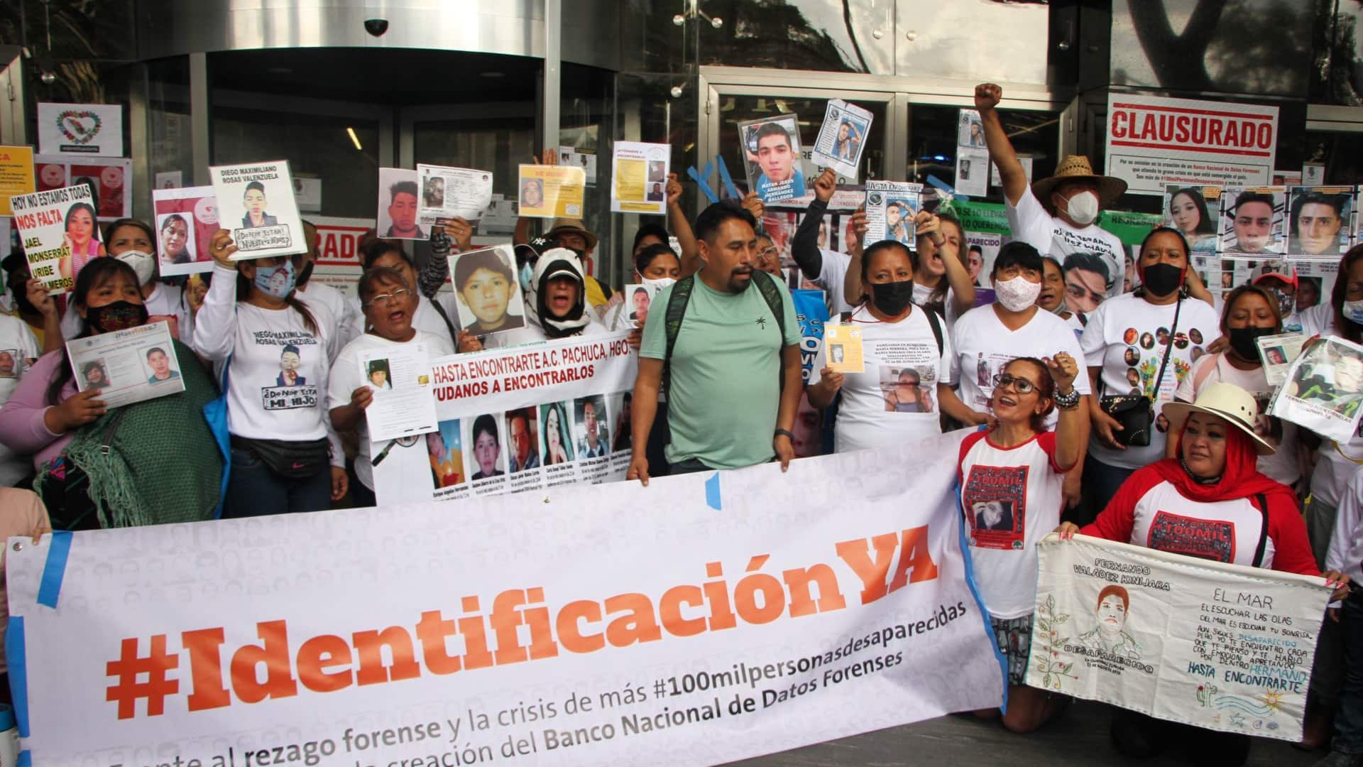 Familiares de desaparecidos clausuran las FGR