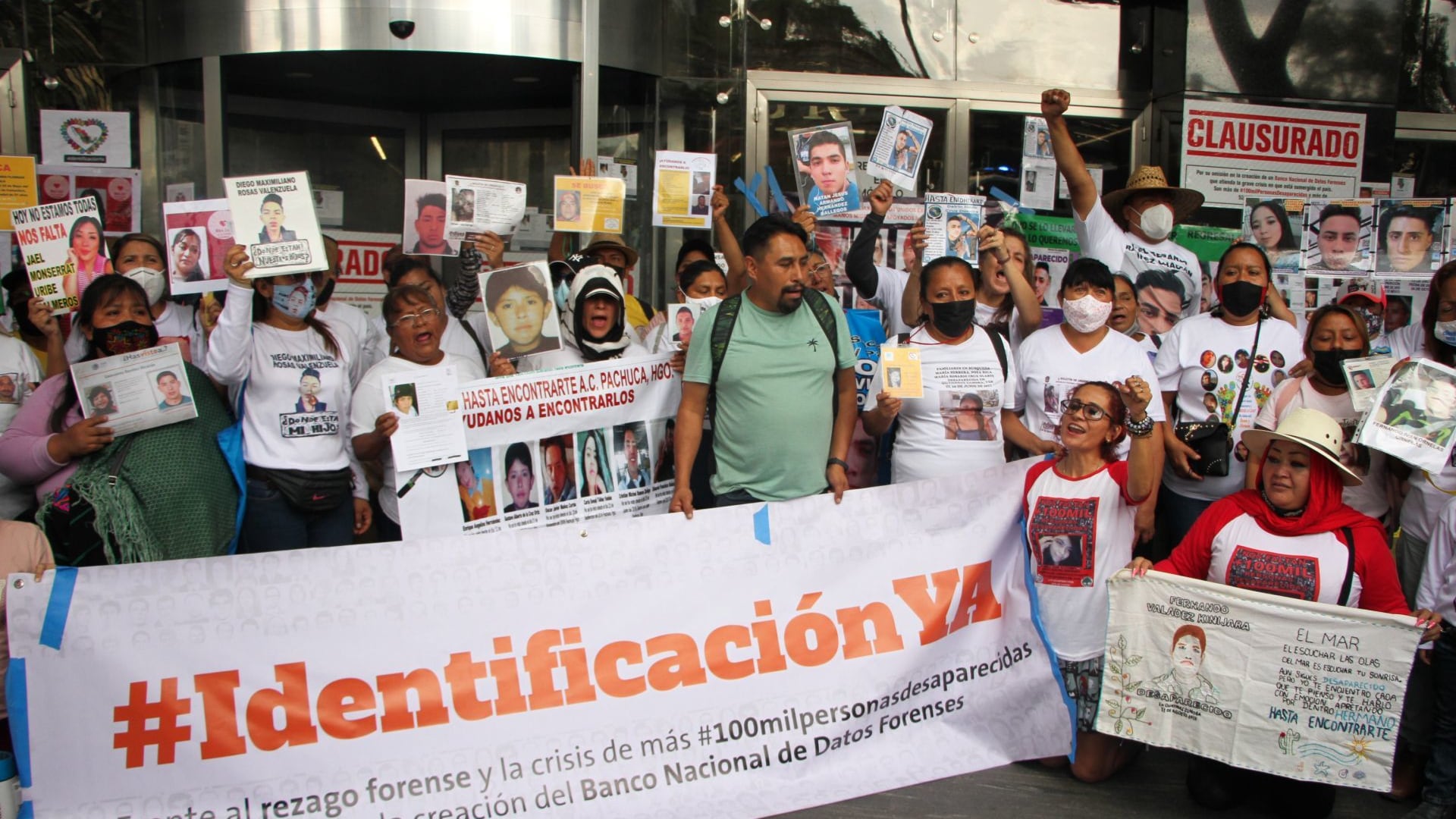 Familiares de desaparecidos clausuran las FGR