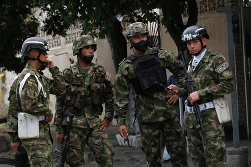 Guerrilla de Colombia niega haber puesto bomba en base militar