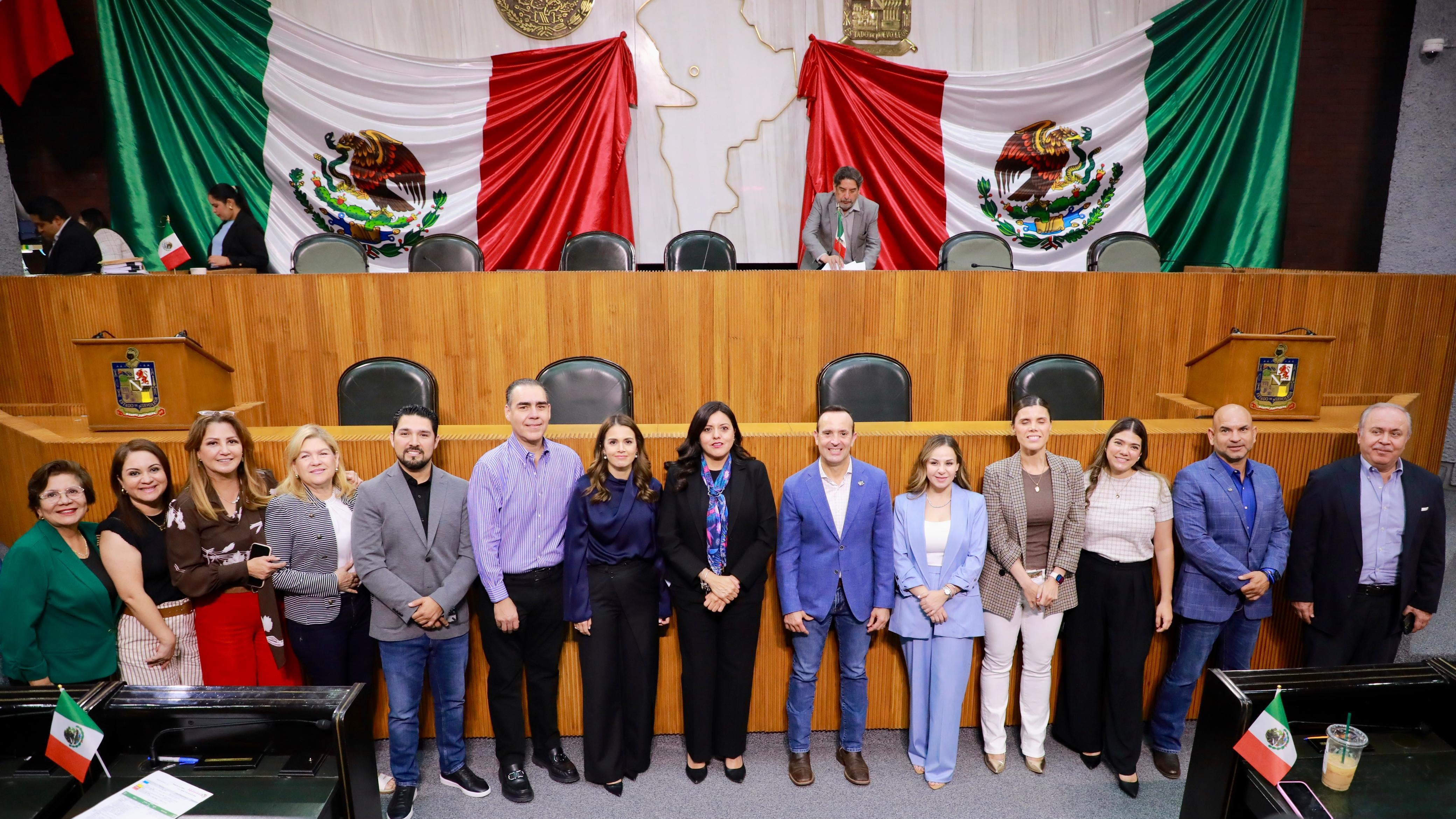 Los diputados del PRI y del PAN si acudieron al Pleno.