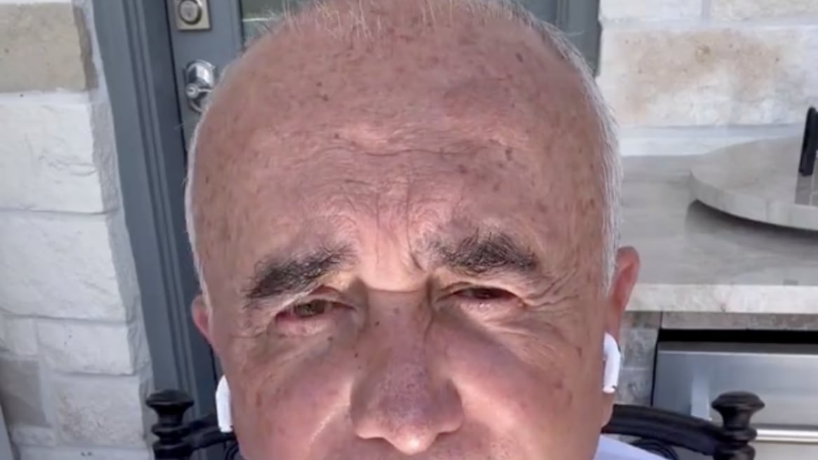 El periodista llamó a activar la luz con las veladoras. (Especial)