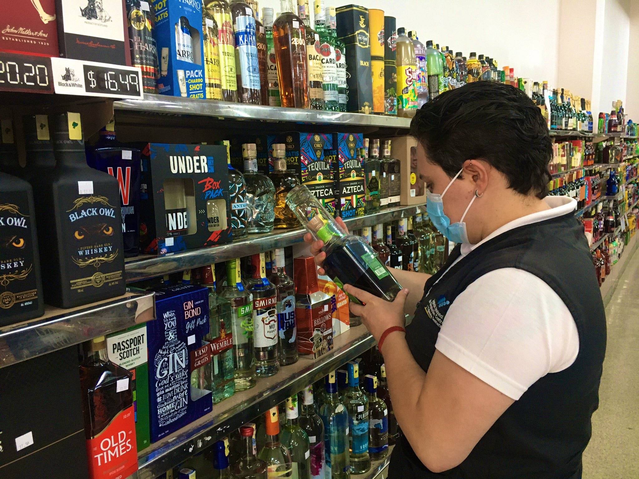 Se verifica etiquetado de bebidas alcohólicas-cortesía