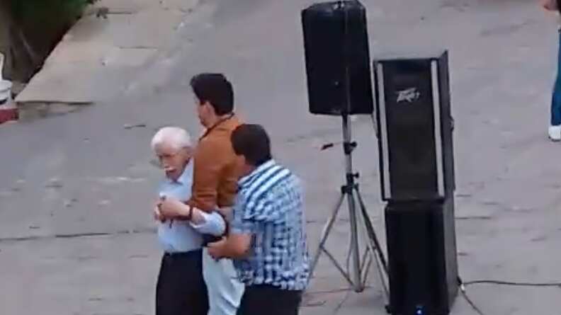 Trifulca en Plazuela San Roque causa el veto de un grupo musical.