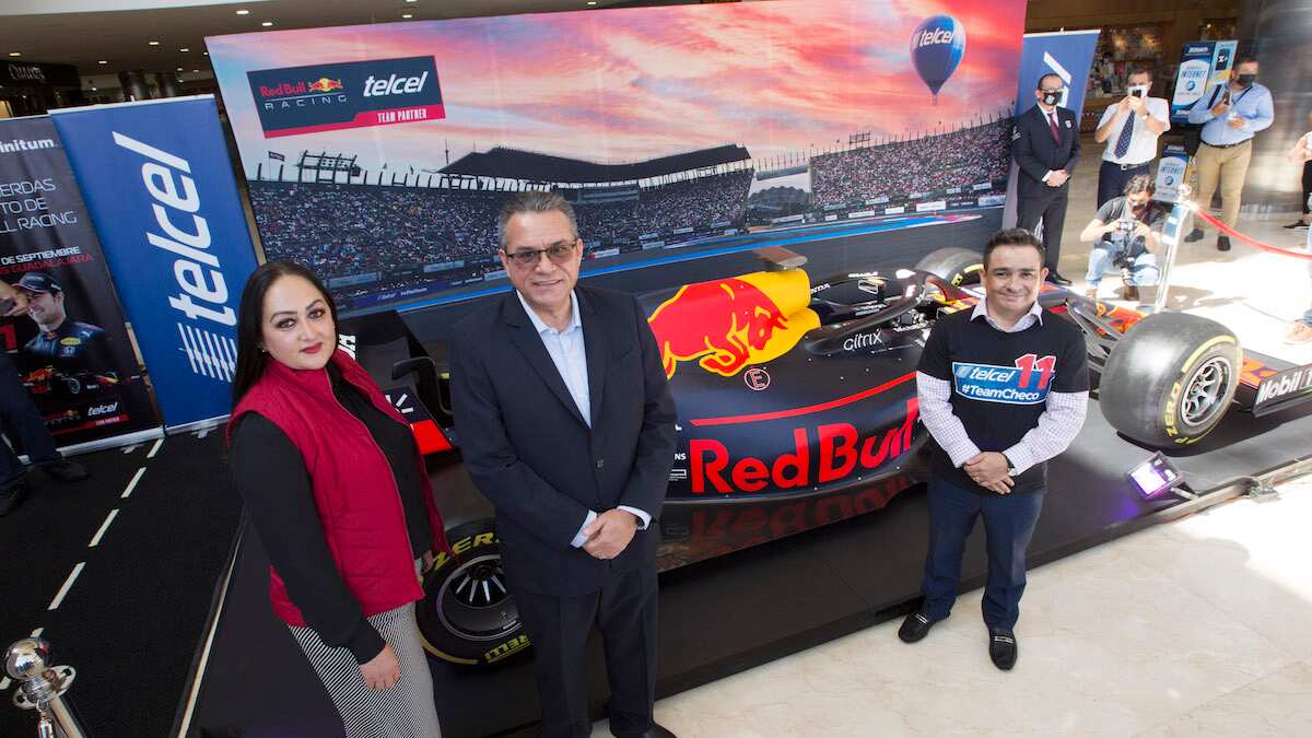 Auto Checo Perez en GDL en Plaza Galerías Foto Publimetro