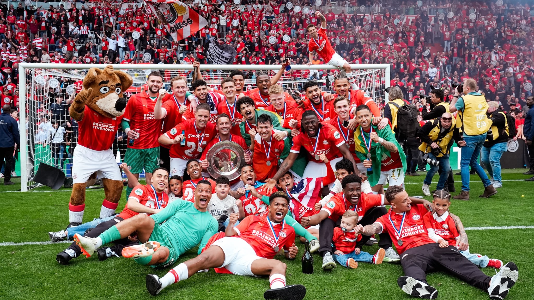 Hirving Lozano ya suma dos Eredivisie con el PSV.