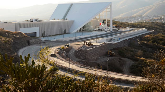 El Congreso de Guanajuato discutió una propuesta para revisar los alcances del límite federal a jubilaciones y pensiones públicas.