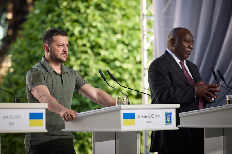 Ucrania-Kiev-recibió-ataques-de-Rusia-con-delegación-africana-por-la-paz