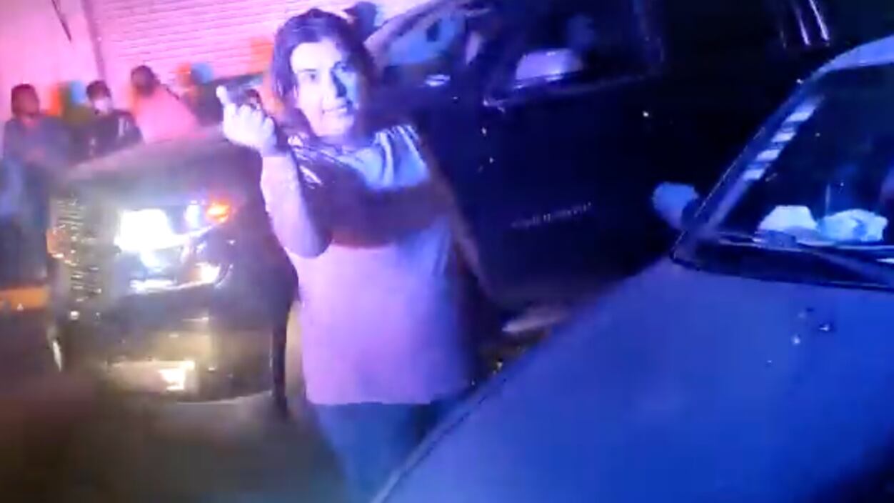 Erika Zago es captada en presunto estado de ebriedad