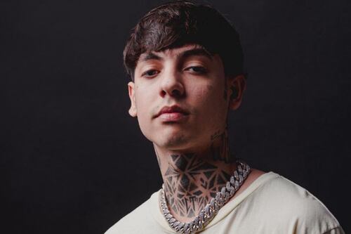 Camioneta de Natanael Cano se incendia y queda destrozada: ¿Cómo se encuentra el cantante?