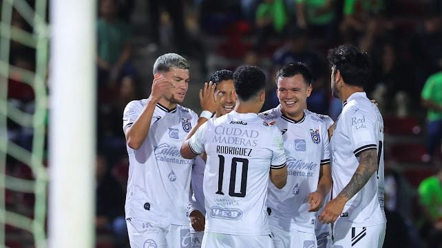 Gallos gana y mantienen viva la ilusión del Play-In