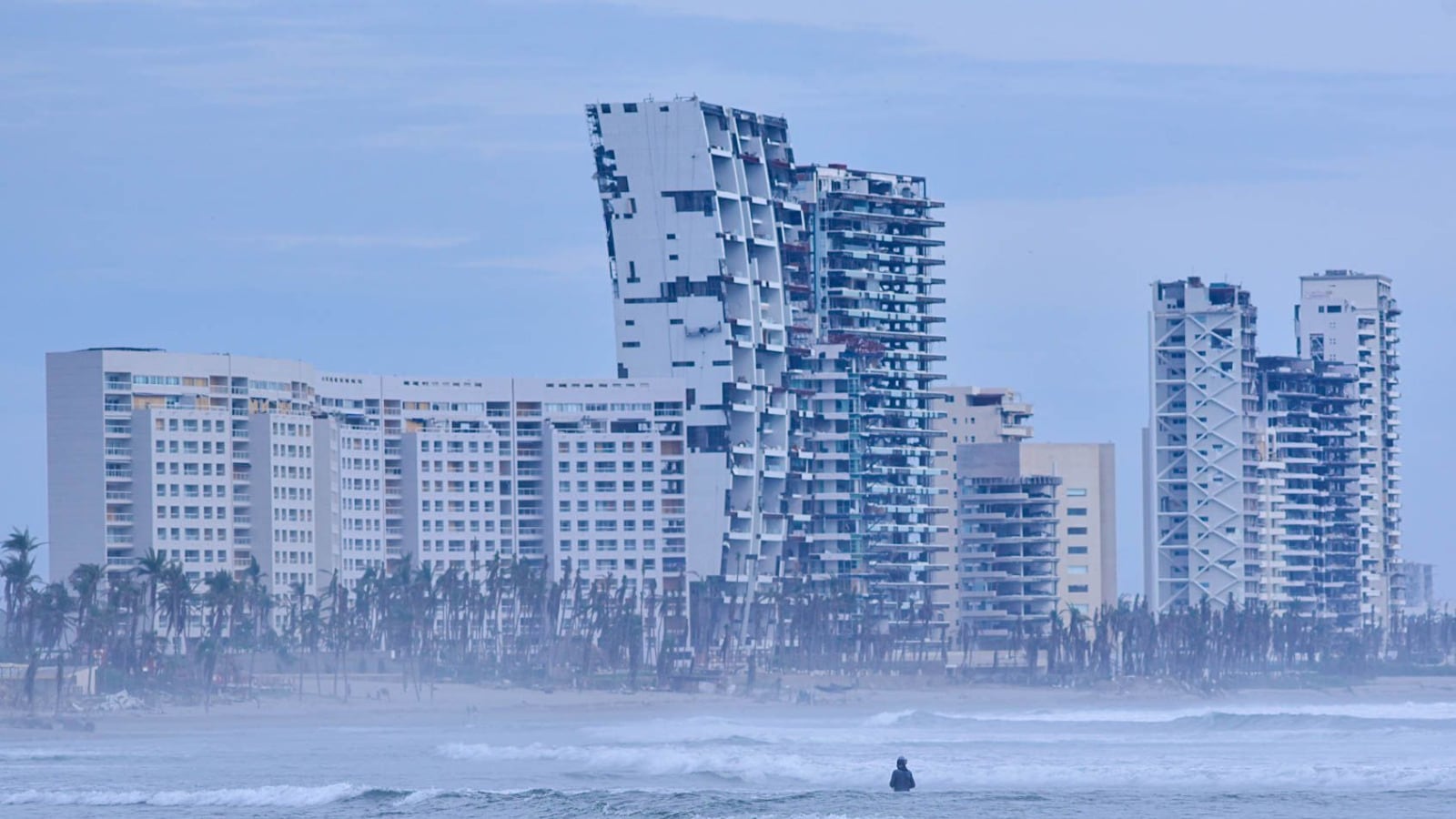 77 millones de mexicanos, equivalente a 61% de la población, vive en zonas de peligro por huracanes y sismos; México es el décimo país de mayor riesgo en el mundo, reportó la ONU.