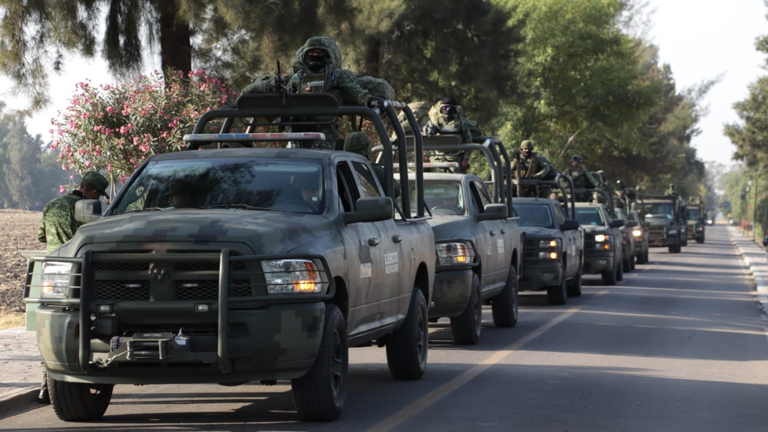 Despliegan a 300 militares más en municipios violentos en Guanajuato.