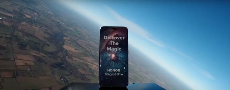 Honor probó sus nuevas baterías lanzando un dispositivo al espacio