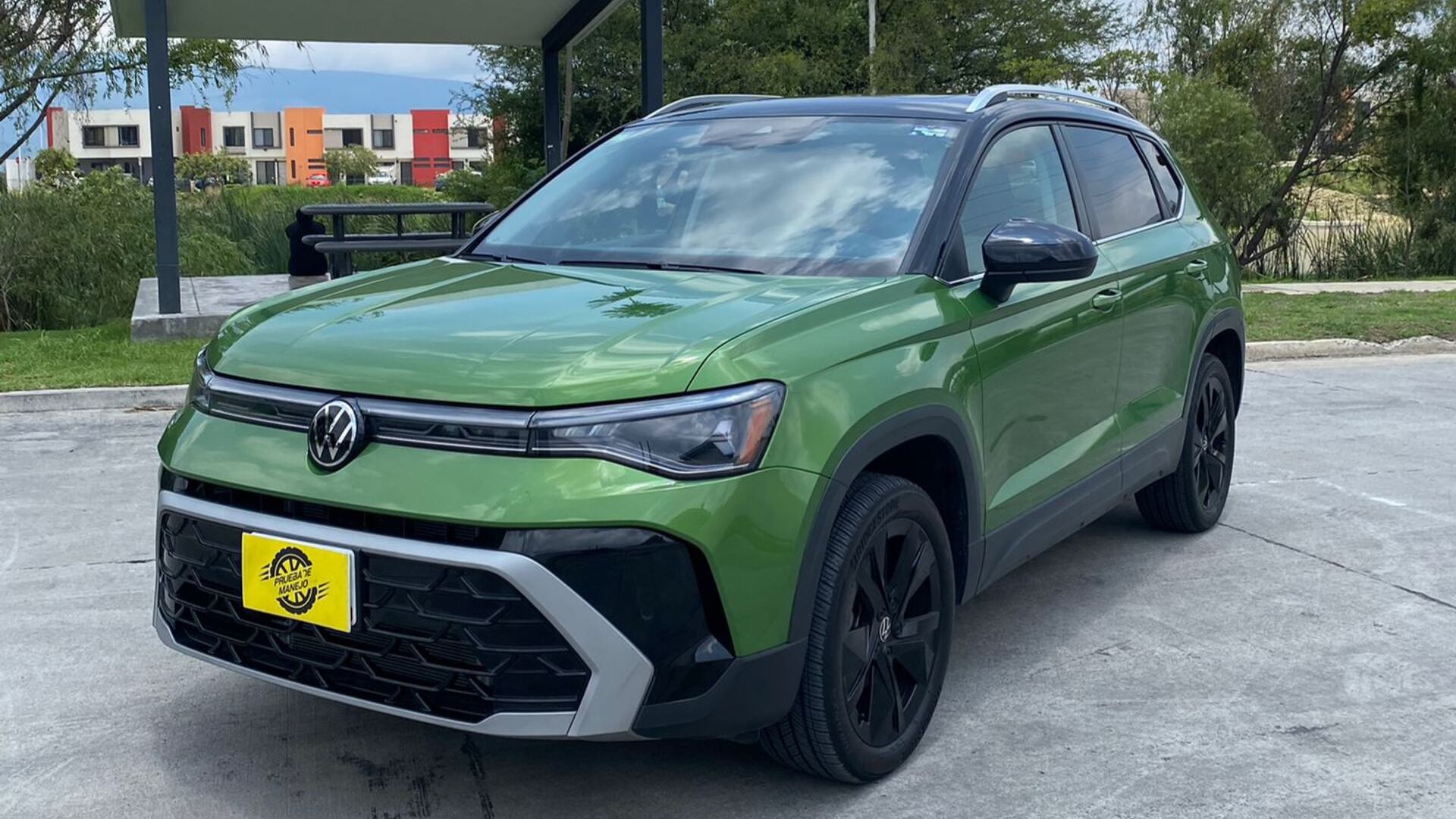 VW TAOS ofrece un gran equipamiento de seguridad y conectividad.