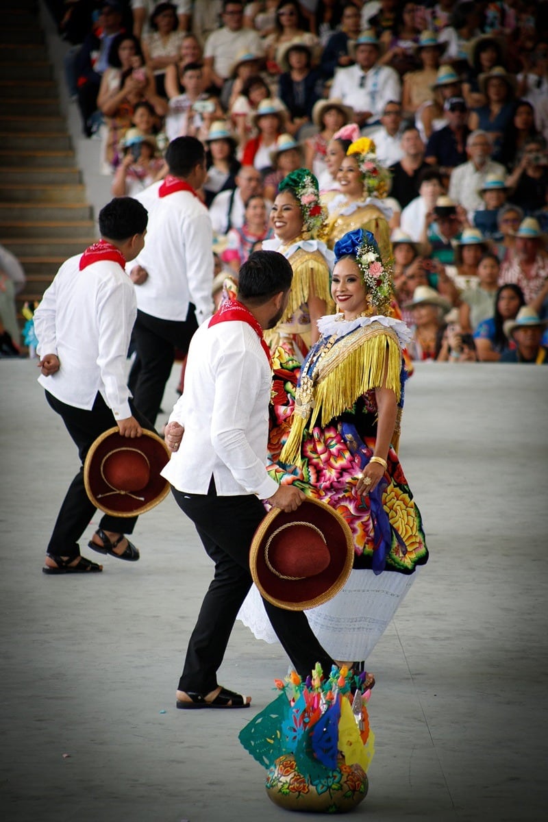 Deslumbra la majestuosidad de las culturas y tradiciones de los pueblos de Oaxaca en el Primer Lunes del Cerro