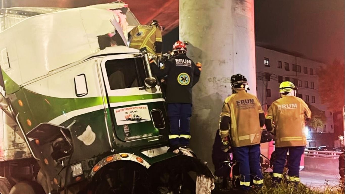 Accidente de trailero en Av. Oceanía