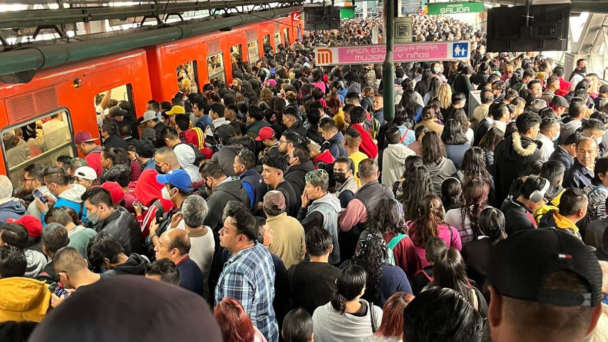 Caos en andenes y retrasos de una hora en la Línea 8.