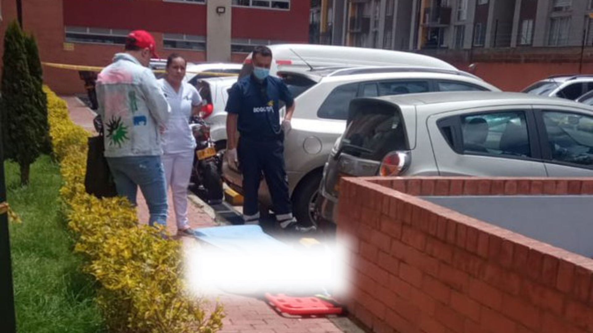 En pleno sismo, la mujer saltó del sexto piso y falleció al instante.
