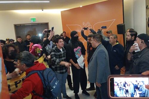 Ni agachar la cabeza ni voltear para otro lado; Máynez habla de protesta antes de convención de MC