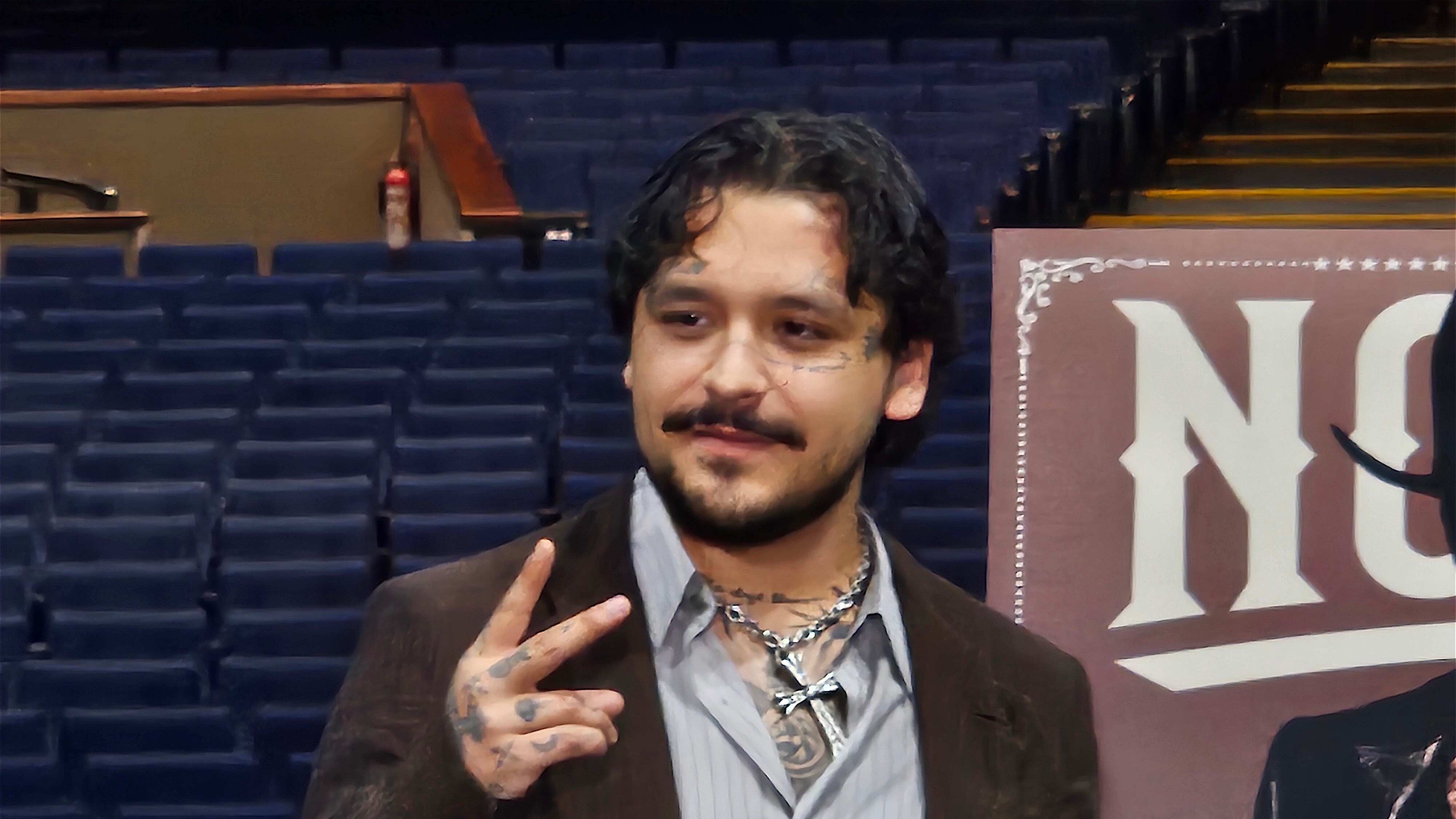 El cantante charló con la prensa