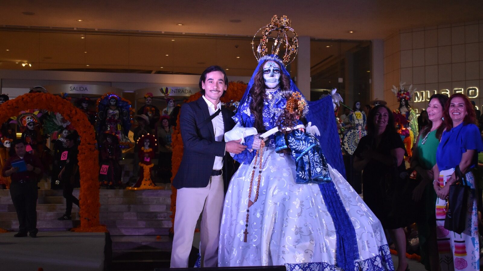 "La Virgen María con el Niño en Brazos", obtuvo el primer lugar en la categoría de Adultos.