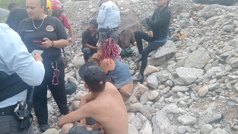 Los rescatados son cuatro hombres y una mujer.
