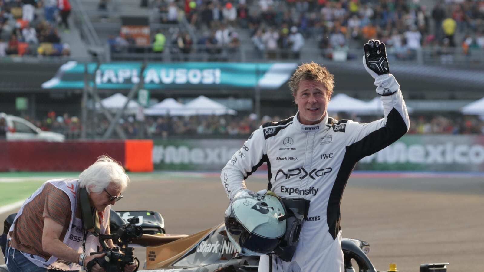 Brad Pitt aparece en el Gran Premio de México