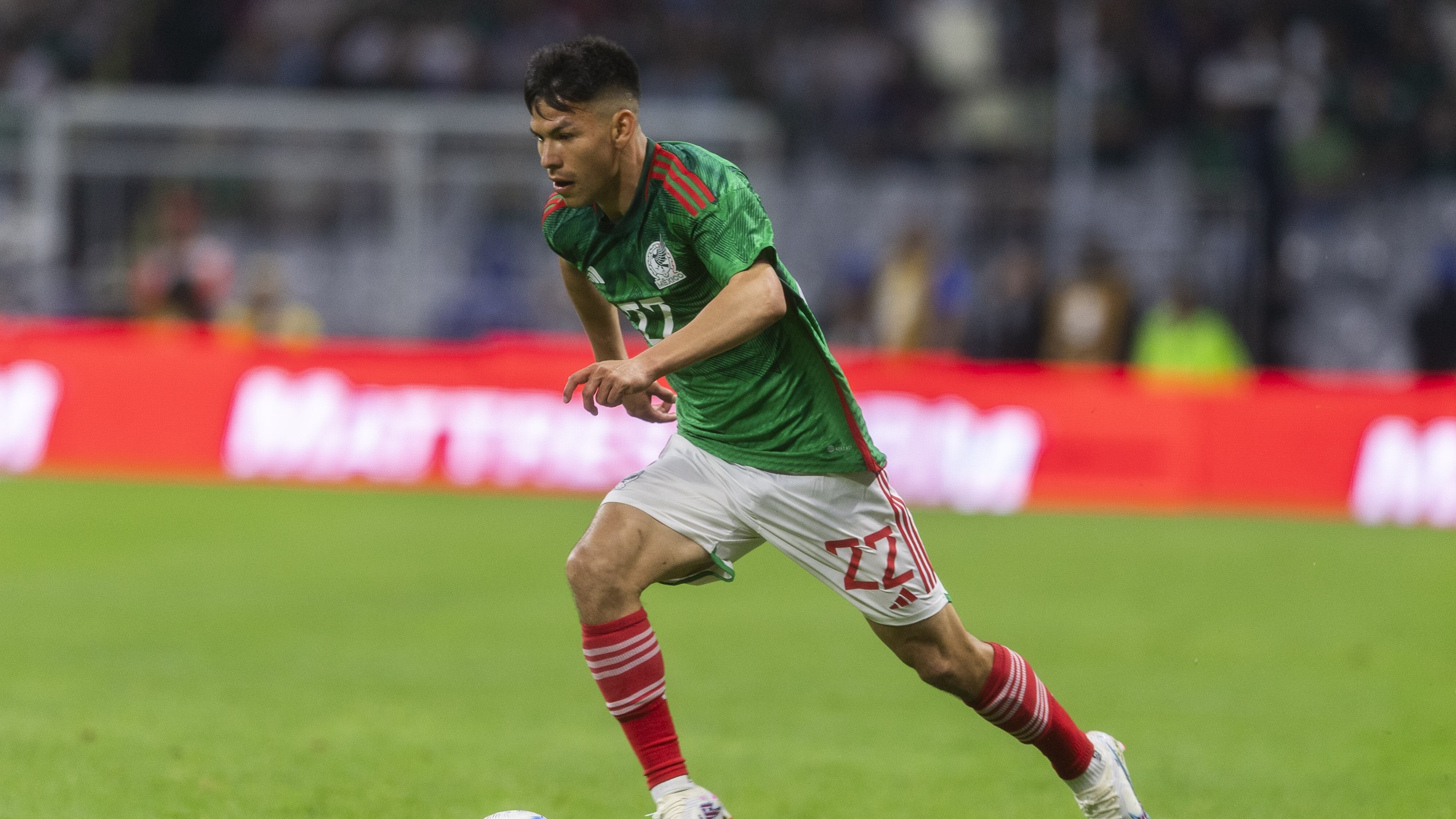 Hirving Lozano podría abandonar al Napoli el próximo verano.