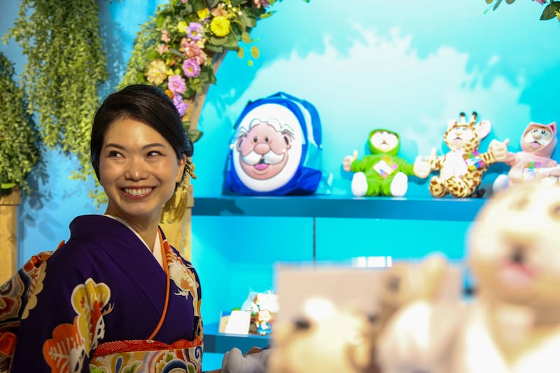 El entrañable personaje de Farmacias Similares abre una tienda inmersiva en el corazón de la urbe nipona