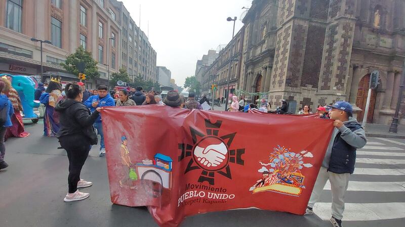 Reyes Magos se manifiestan para exigir espacio de trabajo en la CDMX