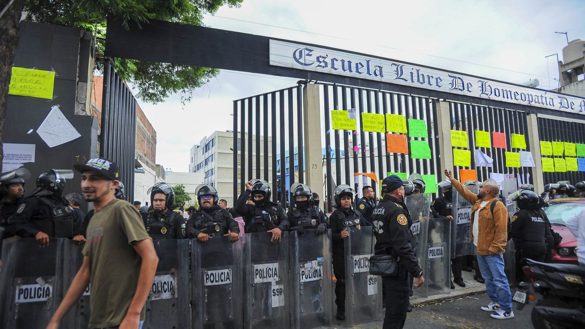 Encuentran cuerpos en edificio donde habría albergue para migrantes