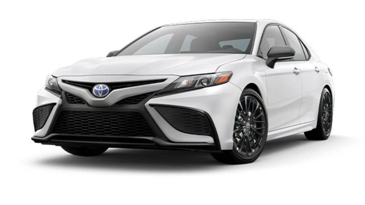 Toyota Camry 2023 integra dos nuevas versiones híbridas