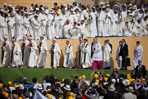 Gritos sobre “tortura” intentaron empañar misa del Papa en el Parque O’Higgins