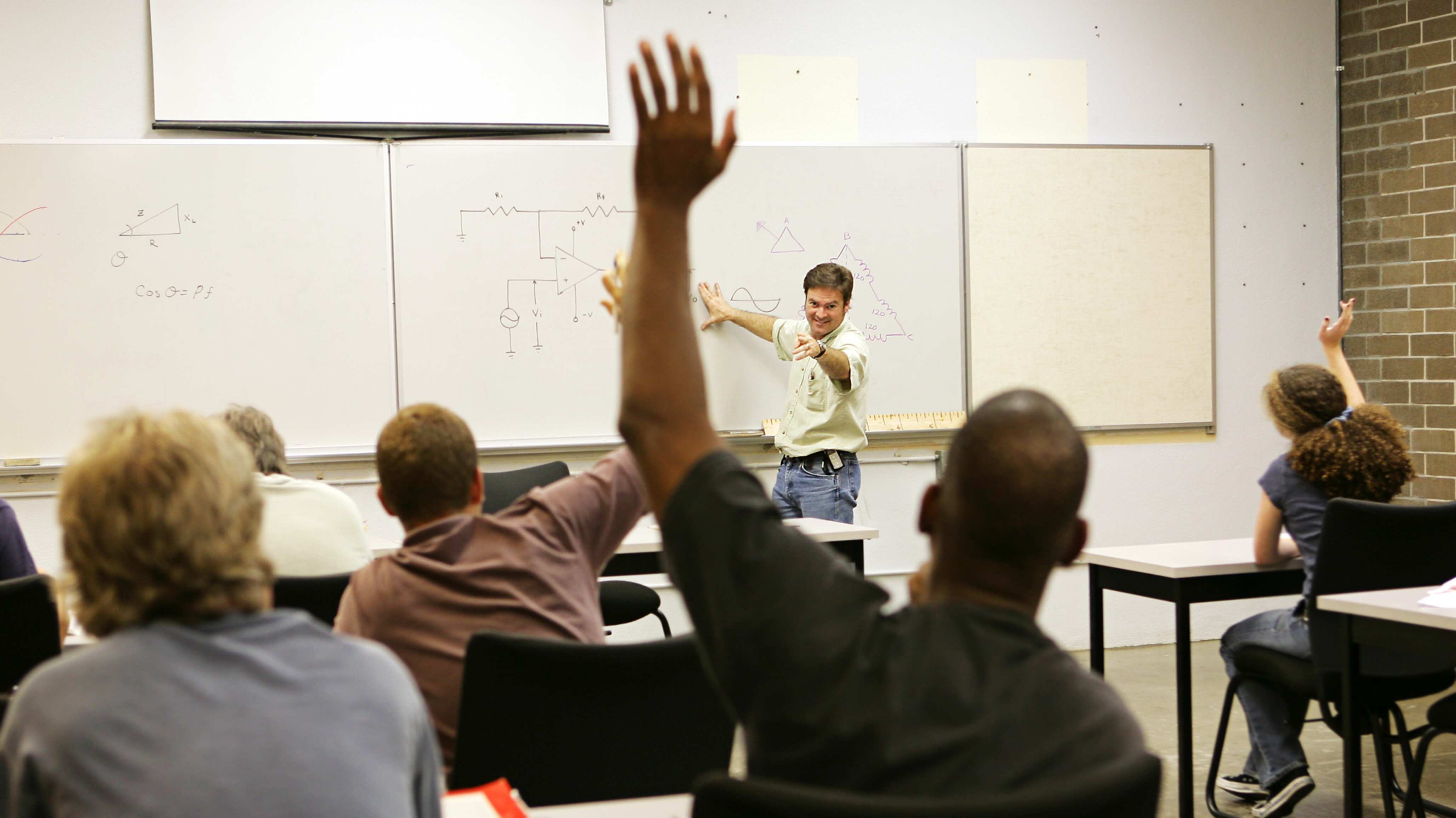 Poder concluir con los estudios y obtener una certificación garantiza un mejor nivel de vida.