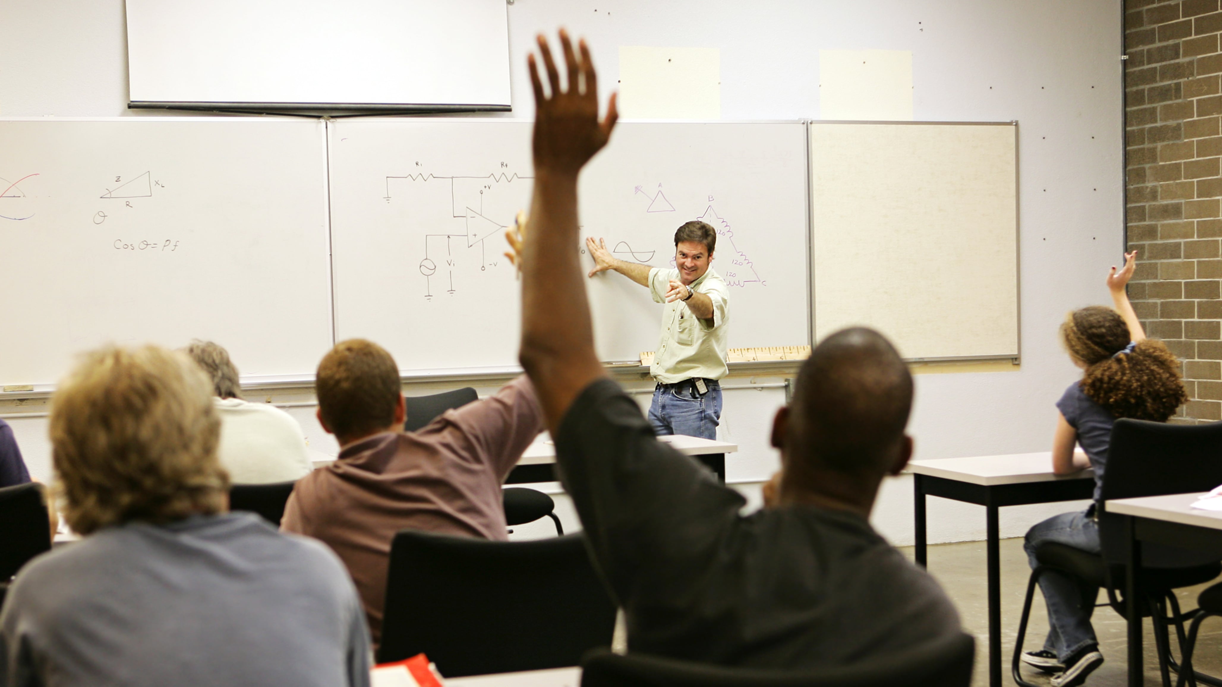 Poder concluir con los estudios y obtener una certificación garantiza un mejor nivel de vida.