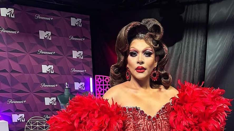 Desde que apareció en el reality show, la drag queen jalisciense de 36 años de edad se coronó como una de las favoritas del público, debido a su conmovedora historia personal.