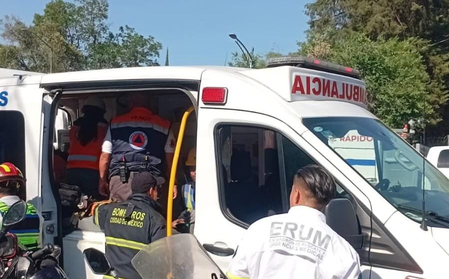 Colapsa grúa en alcaldía Cuauhtémoc; reportan heridos y temor por trabajadores atrapados