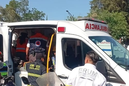 Colapsa grúa en alcaldía Cuauhtémoc; reportan heridos y temor por trabajadores atrapados