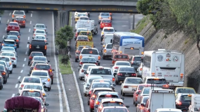 Ley de Movilidad debe impulsar transporte público: Correa