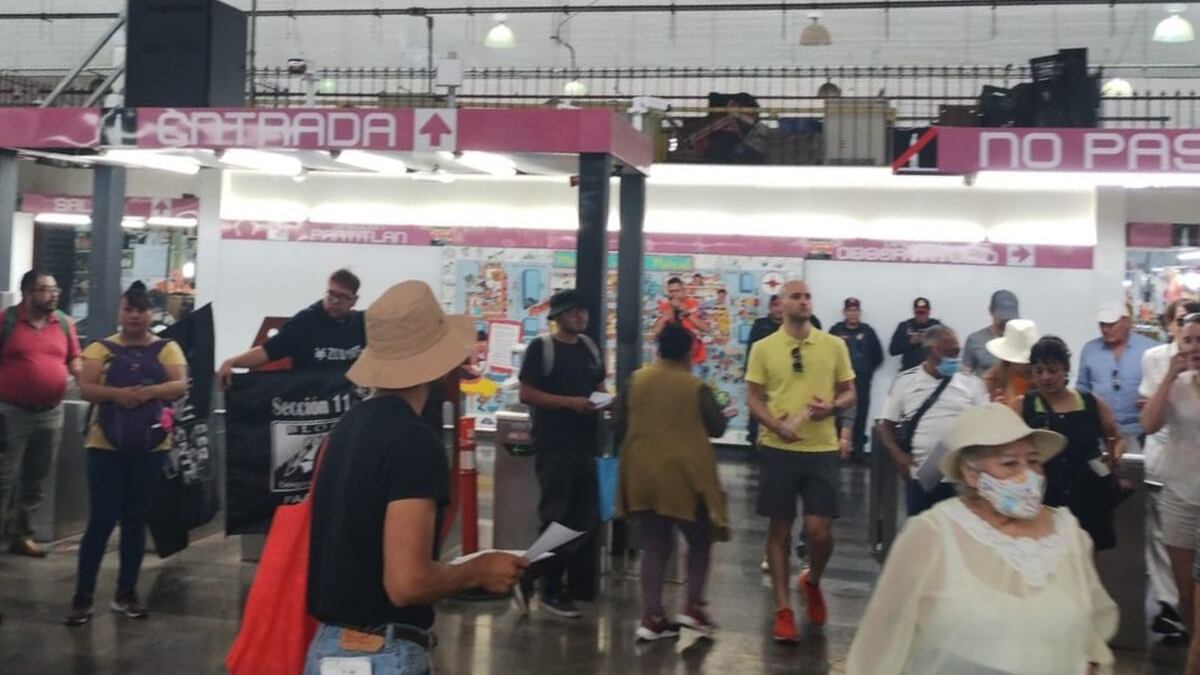 Metro gratis: Trabajadores de CNTE toman Líneas 1, 2 y 3; permiten libre acceso a usuarios