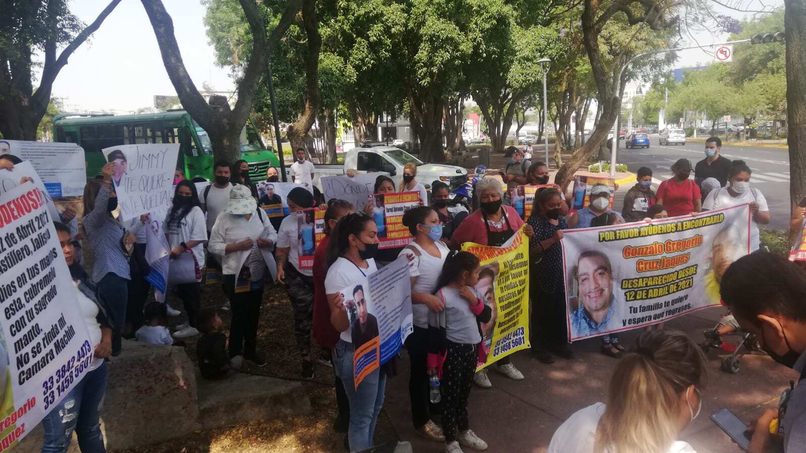 La manifestación de este lunes reunió a más de 130 personas, estiman autoridades.