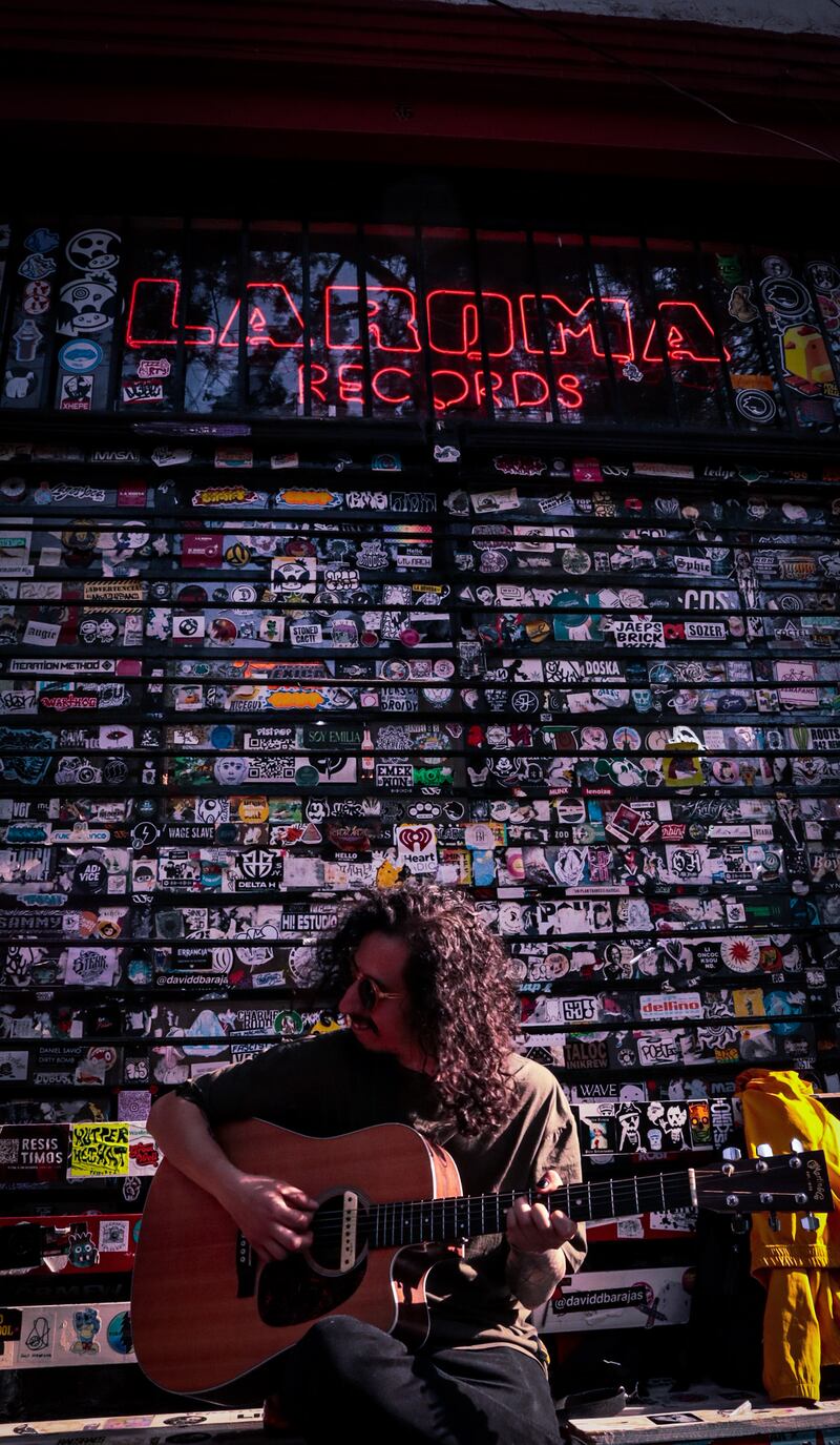 La banda colombiana se dio cita en "La Roma Records" para una convivencia con sus fans