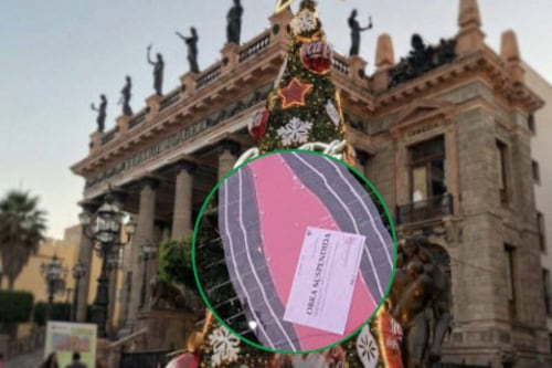 INAH “se pone Grinch”: clausura árbol navideño de marca de refrescos frente al Teatro Juárez