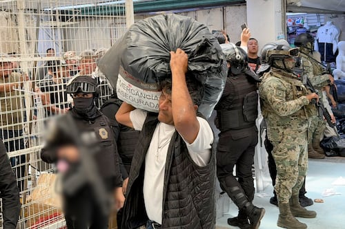 Golpe a la fiebre del Mundial 2026: decomisan mercancía pirata en bodegas de Tepito